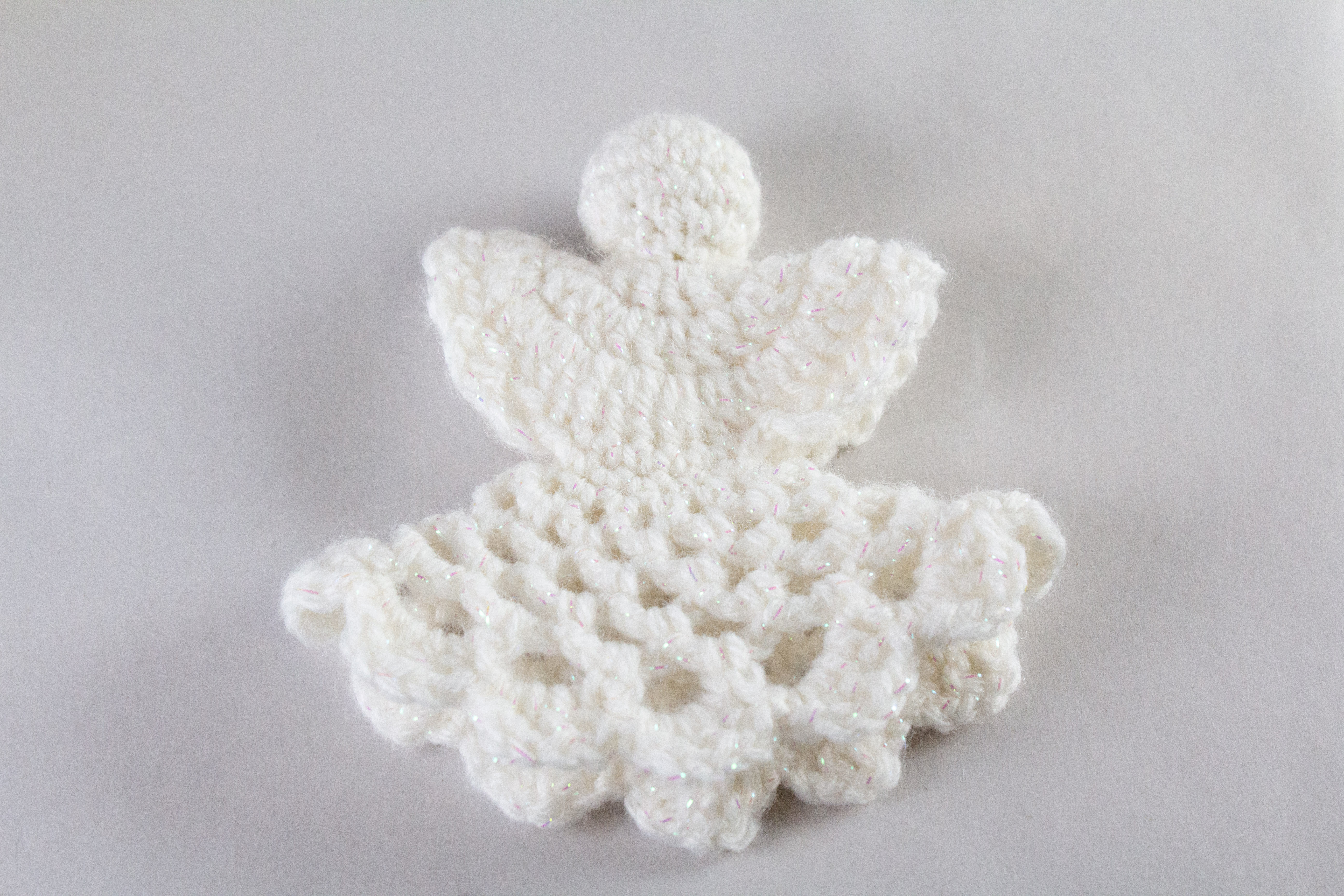 Crochet angel made of yarn